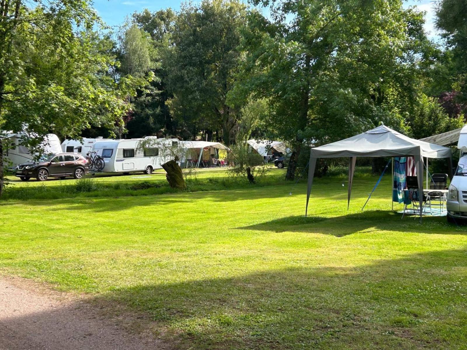 Camping Des Bains Saint-Honore-les-Bains Номер фото